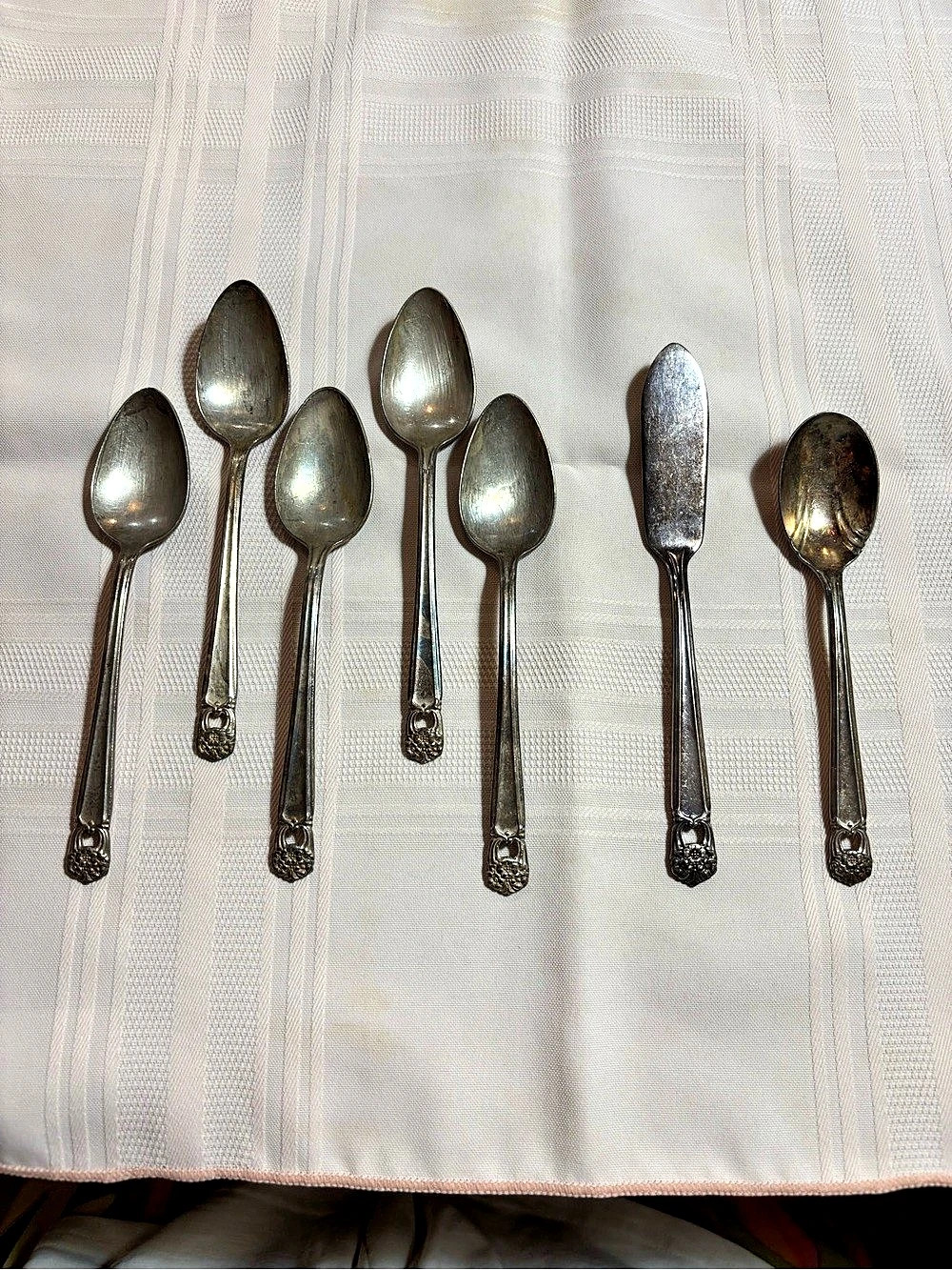 Rogers Bros. Eternally Yours. Silver Flatware Set Inclues 7 Pieces